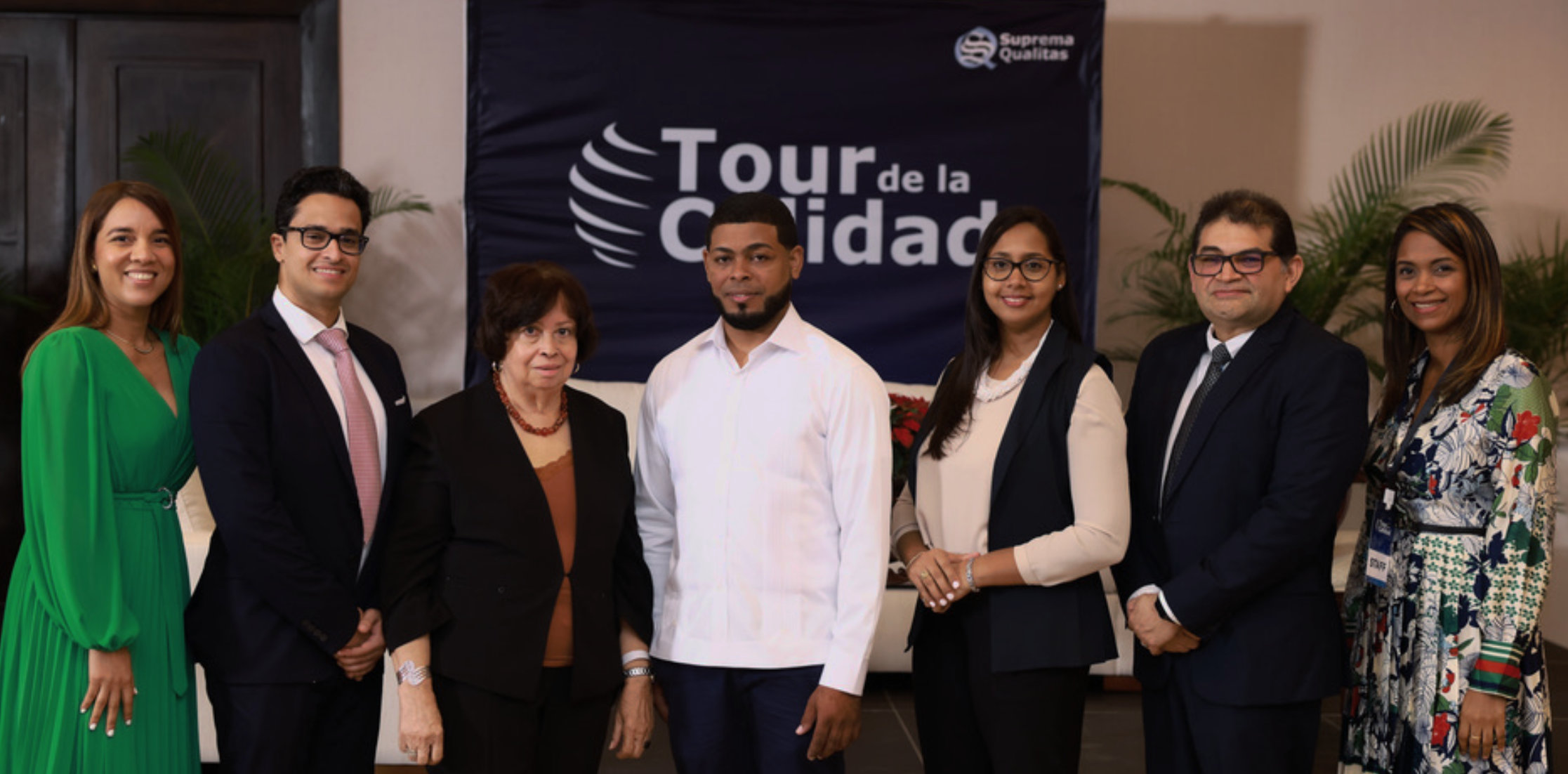 Foto del equipo de Suprema Qualitas posando para la cámara.